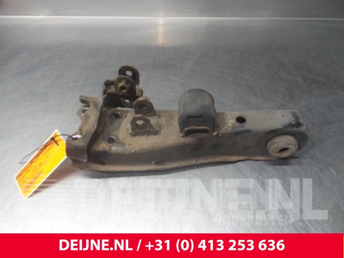 Toyota Hiace Draagarm onder links-voor O71897
