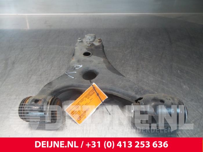 Mercedes A-Klasse Front lower wishbone, right O71929