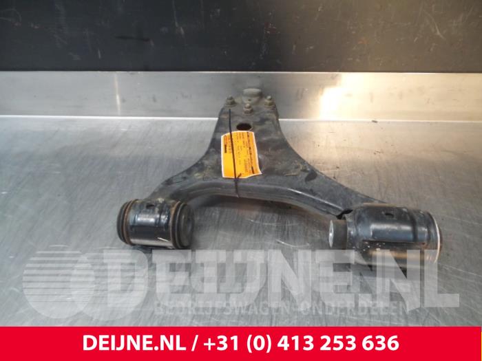Mercedes A-Klasse Front lower wishbone, right O71930