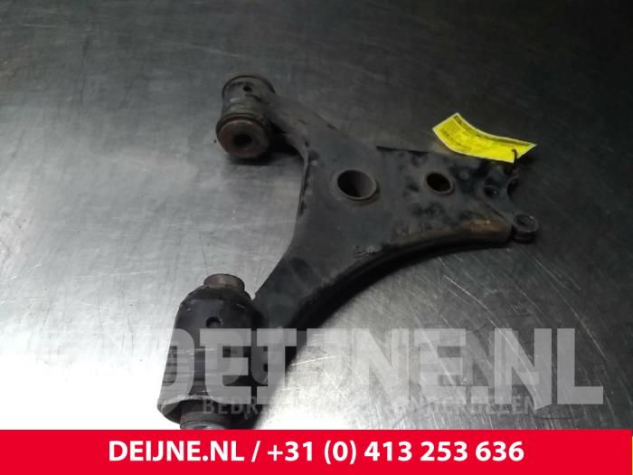 Mercedes B-Klasse Front lower wishbone, right O71931
