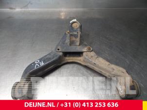 Iveco Daily Draagarm onder rechts-voor O72043 foto 2