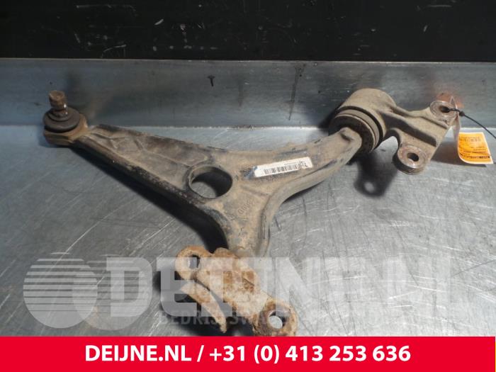 Citroen Jumpy Draagarm onder rechts-voor O72068
