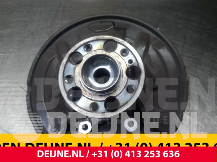 Mercedes C-Klasse Fusee rechts-achter O72114