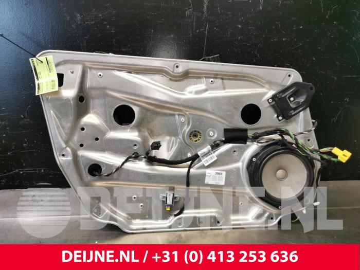 Mercedes C-Klasse Window mechanism 4-door, front left O37040