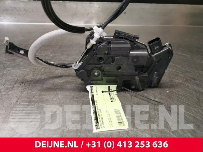 Volkswagen Scirocco Door lock mechanism 2-door, right O38574
