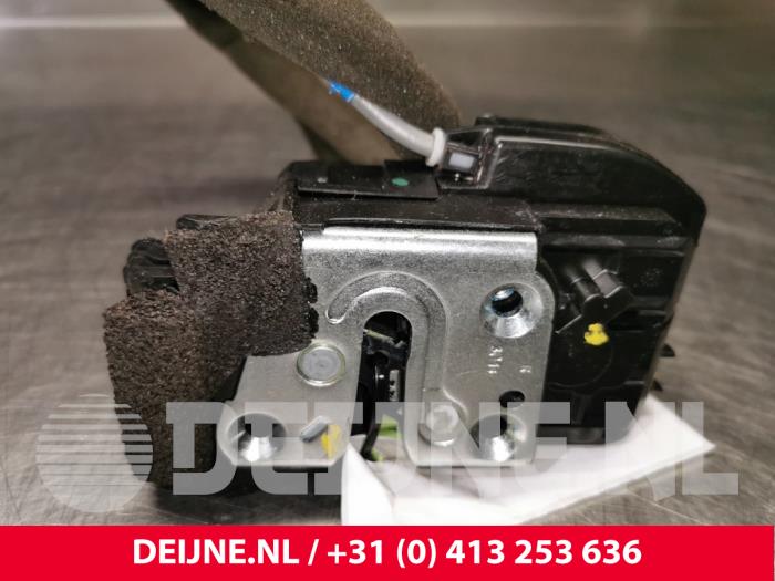 Nissan NV200 Türschlossmechanik 2-türig rechts O38654