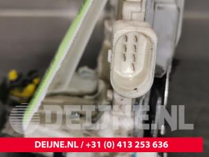 Audi A4 Front door lock mechanism 4-door, right O39149 photo 3