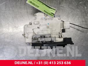 Volkswagen Passat Front door lock mechanism 4-door, right O39238 photo 2