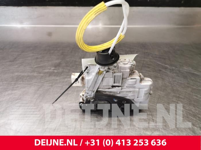 Audi A4 Türschlossmechanik 4-türig rechts hinten O39308