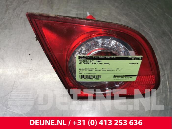 Volkswagen Passat Taillight, left O44202