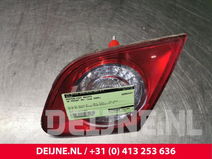 Volkswagen Passat Rücklicht rechts O44700