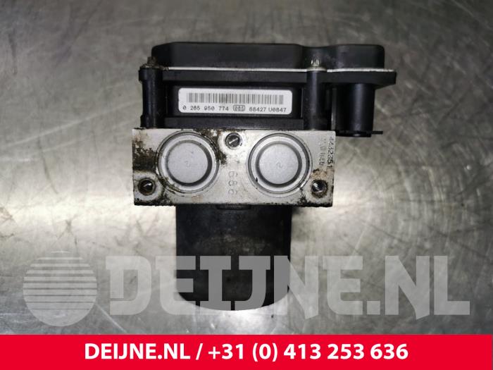 Gebruikte ABS Pomp Ford Transit Prijs € 90,75 Inclusief btw aangeboden door van Deijne Onderdelen Uden B.V.