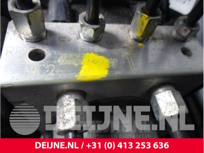 Nissan NV200 ABS Pomp O56497