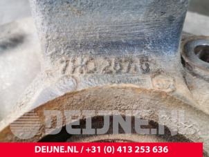 Volkswagen Transporter Achsschenkel links vorne O72411 foto 3