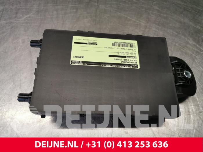Volvo XC60 Fuse box O72574