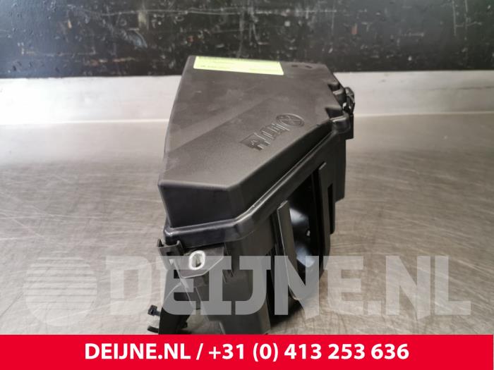 Volvo XC90 Fuse box O72797