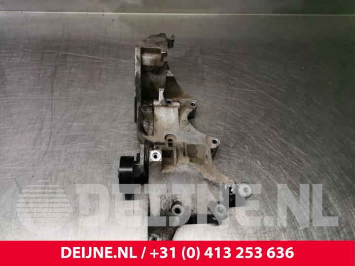 Volkswagen Caddy Aircopomp Steun O72884