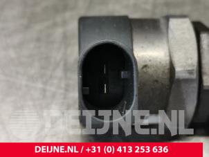 Volkswagen Caddy Einspritzdüse (Einspritzer) O72889 foto 3