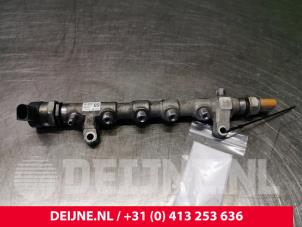 Volkswagen Caddy Einspritzdüse (Einspritzer) O72889 foto 2