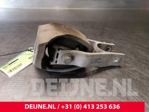 Gebruikte Motorrubber Volvo XC90 II 2.0 D5 16V AWD Prijs € 25,00 Margeregeling aangeboden door van Deijne Onderdelen Uden B.V.