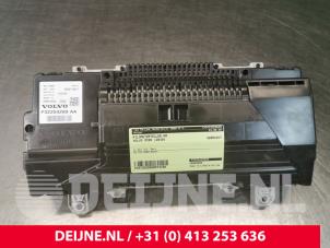 Gebruikte Tellerklok Volvo XC90 II 2.0 D5 16V AWD Prijs € 250,00 Margeregeling aangeboden door van Deijne Onderdelen Uden B.V.