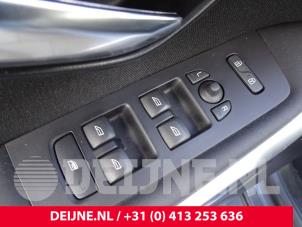 Gebruikte Spiegel Schakelaar Volvo V40 (MV) 1.6 T2 GTDi 16V Prijs € 25,00 Margeregeling aangeboden door van Deijne Onderdelen Uden B.V.