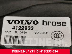 Volvo XC40 Ruitmechaniek 4Deurs links-achter O73441 foto 2