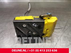 Volvo V70 Door lock mechanism 4-door, front left O73617 photo 3