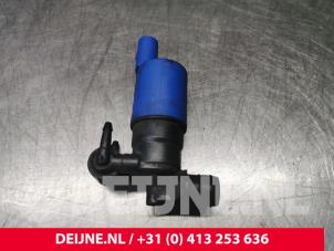 Volvo V60 Windscreen washer pump O74137 photo 3