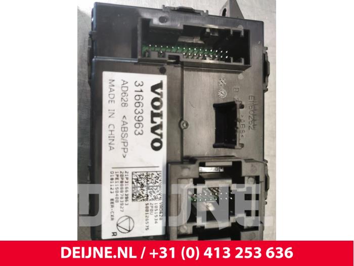 Gebruikte Climatronic module Volvo XC40 (XZ) 2.0 D3 16V Prijs € 140,00 Margeregeling aangeboden door van Deijne Onderdelen Uden B.V.