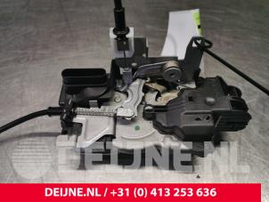 Volvo XC40 Rear door mechanism 4-door, right O74423 photo 2