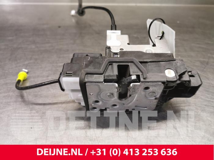 Volvo XC40 Türschlossmechanik 4-türig links hinten O74424