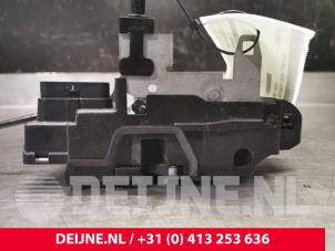 Volvo XC40 Door lock mechanism 4-door, front left O74425 photo 2