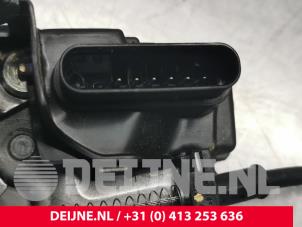 Volvo XC40 Door lock mechanism 4-door, front left O74425 photo 3