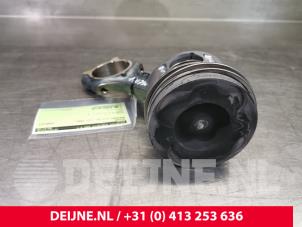 Mercedes Vito Kolben O74438 foto 2