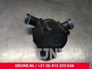 Volvo XC40 Extra waterpomp O74447 foto 2