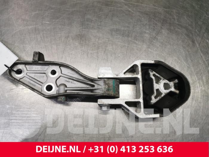 Gebruikte Motorsteun Volvo XC40 (XZ) 2.0 D3 16V Prijs € 25,00 Margeregeling aangeboden door van Deijne Onderdelen Uden B.V.