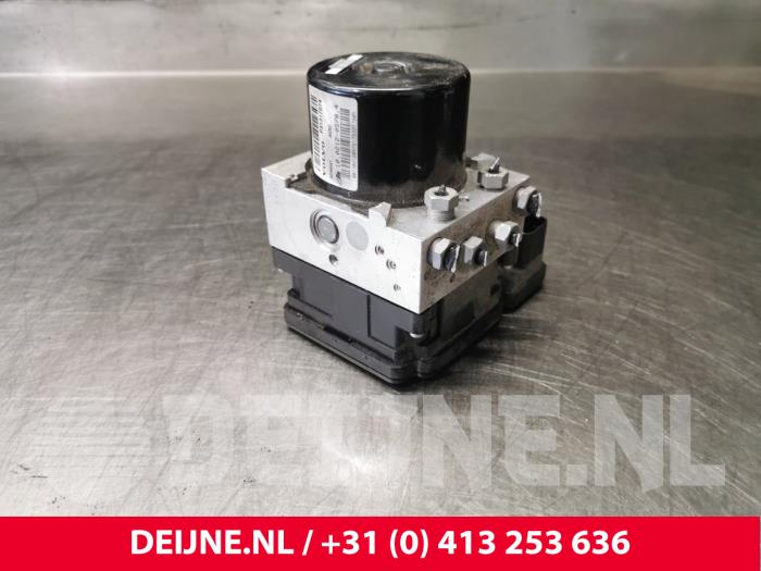 Gebruikte ABS Pomp Volvo V40 (MV) 1.6 D2 Prijs € 20,00 Margeregeling aangeboden door van Deijne Onderdelen Uden B.V.