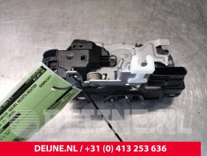 Gebruikte Portierslot Mechaniek 4Deurs rechts-achter Volvo XC60 II (UZ) 2.0 T5 16V AWD Prijs € 125,00 Margeregeling aangeboden door van Deijne Onderdelen Uden B.V.