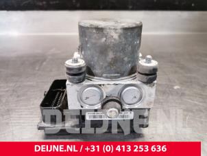 Nissan NV200 ABS Pomp O75179 foto 3