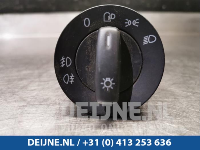 Volkswagen Passat Light switch O75273
