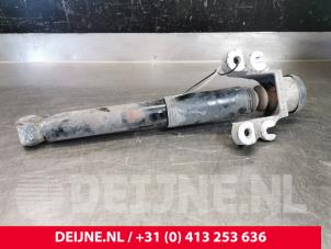 Gebruikte Schokdemper links-achter Volvo S90 II 2.0 D5 16V AWD Prijs € 110,00 Margeregeling aangeboden door van Deijne Onderdelen Uden B.V.