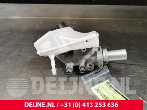 Gebruikte Hoofdremcilinder Volvo S90 II 2.0 D5 16V AWD Prijs € 150,00 Margeregeling aangeboden door van Deijne Onderdelen Uden B.V.