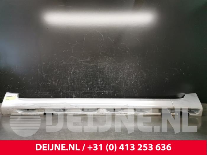 Volvo V70 Zijskirt links O75882