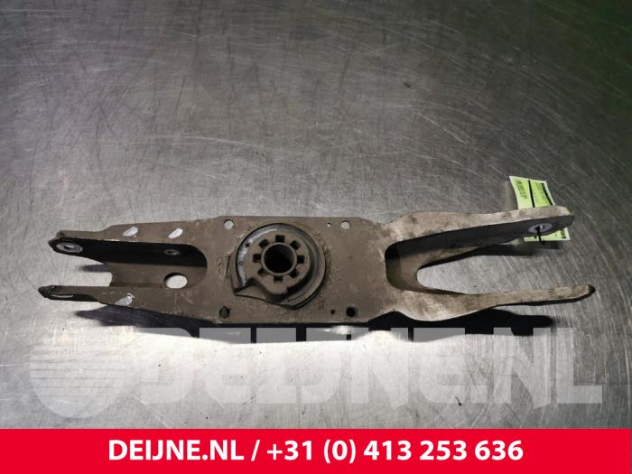Mercedes CLA Rear spring retainer, left O75970