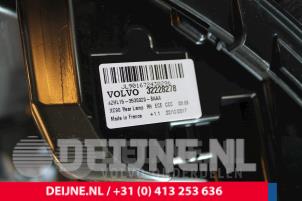 Volvo XC90 Achterlicht rechts O9990000004 foto 3
