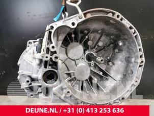 Gebruikte Versnellingsbak Nissan Primastar 1.9 dCi 80 Prijs € 847,00 Inclusief btw aangeboden door van Deijne Onderdelen Uden B.V.