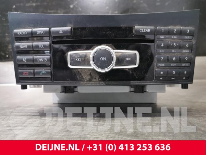 Mercedes E-Klasse Radiobedienings paneel O76549