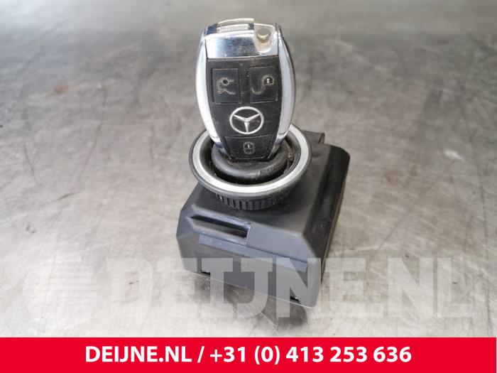 Mercedes E-Klasse Kontaktslot+Sleutel O76588