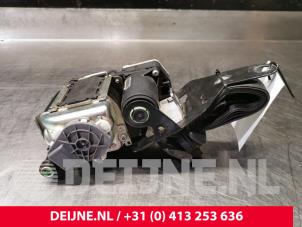 Mercedes E-Klasse Front seatbelt, right O76597 photo 3